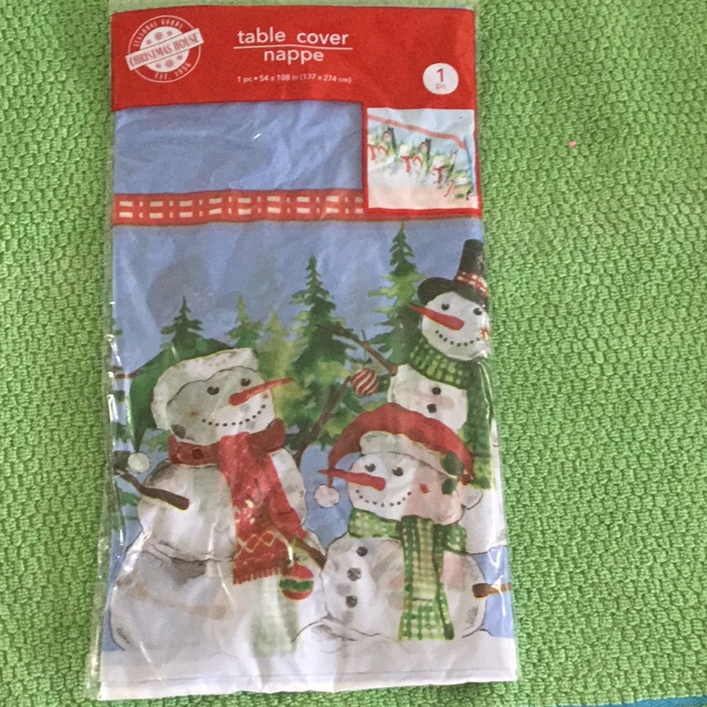NIP Festive Snowman Table Cover